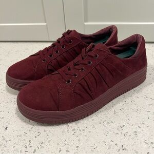 ROCKET DOG Basha Coast Ox Blood Faux Suede Platform Sneakers | Women's Size 8